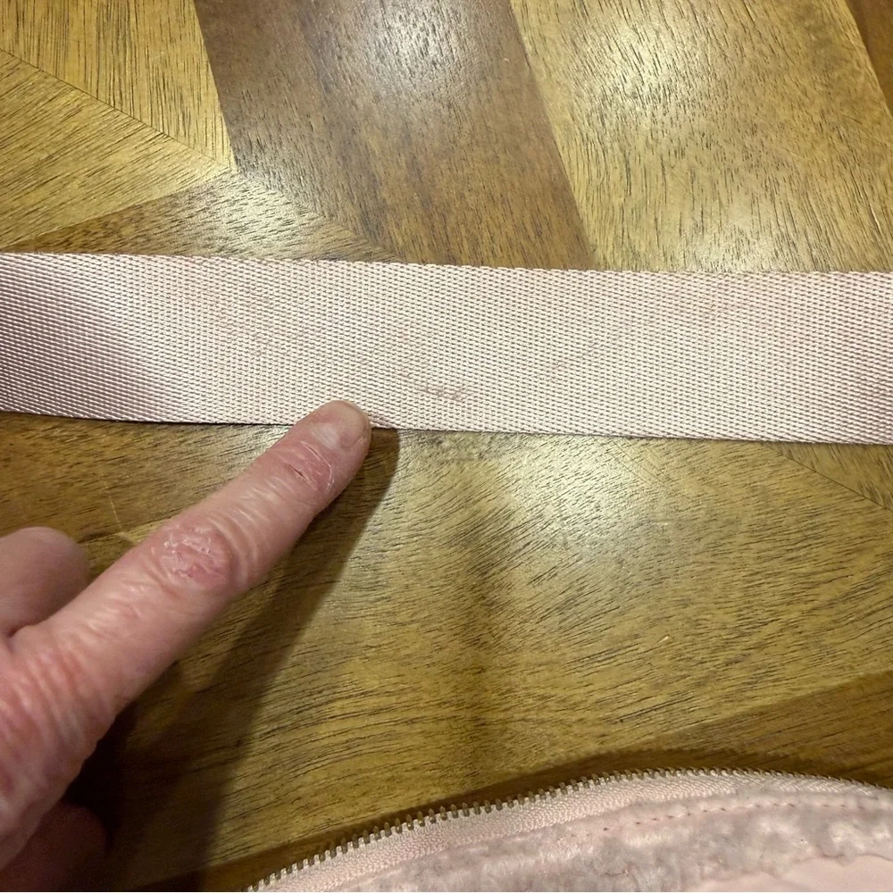 Lululemon Everywhere Belt bag Light Pink Sherpa crossbody FLAW